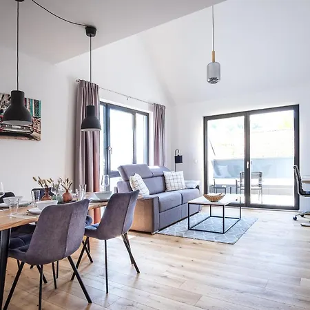 Keep Business H66-2 Nahe Audi & Schwarz Gruppe Mit Balkon, Netflix & Parkplatz Apartment