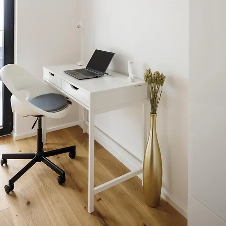 Keep Business H66-2 Nahe Audi & Schwarz Gruppe Mit Balkon, Netflix & Parkplatz Apartament *